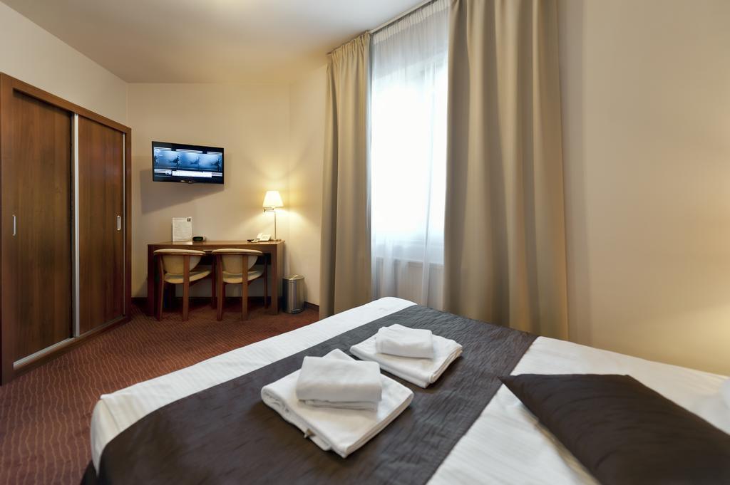 Hotel Esperanto Swidnica  Room photo